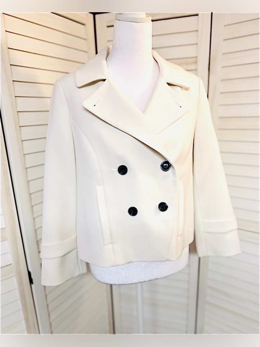 WHBM Cropped Double Breasted Women's White Blazer Jacket Lined SZ 6 HAS Pockets